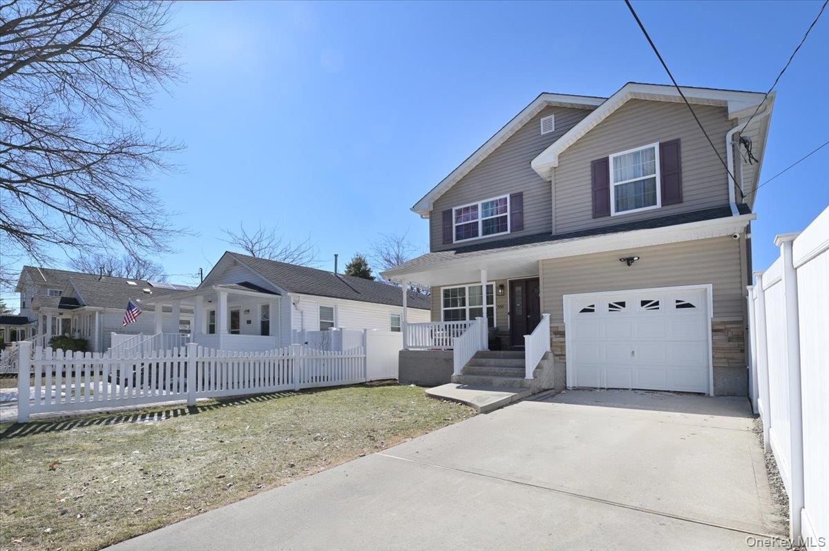 #3 photo, 556 Park Avenue, West Hempstead , NY 11552