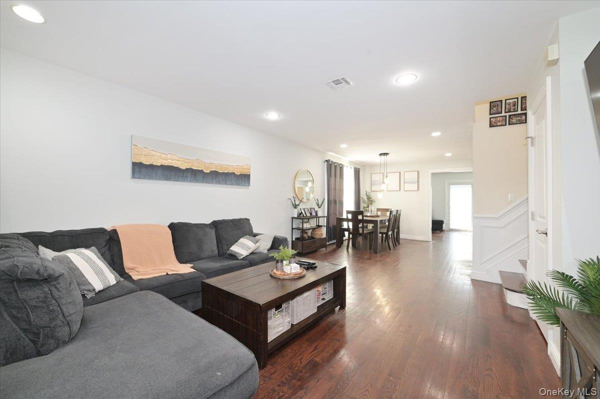 #4 photo, 556 Park Avenue, West Hempstead , NY 11552