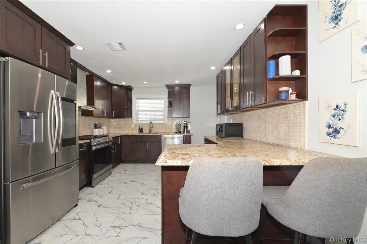 #9 photo, 556 Park Avenue, West Hempstead , NY 11552