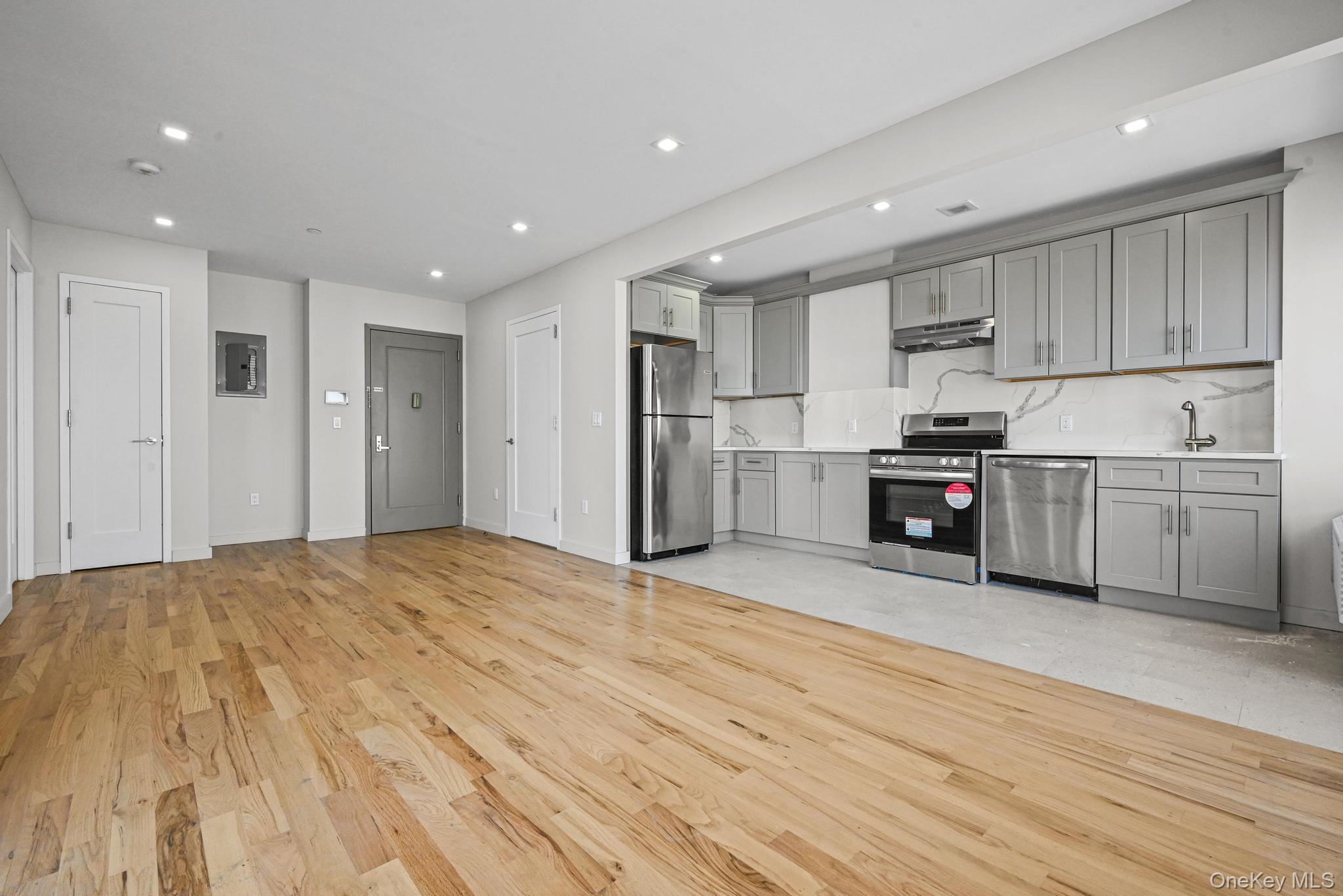 #14 photo, 444 Graham Avenue, Brooklyn , NY 11211