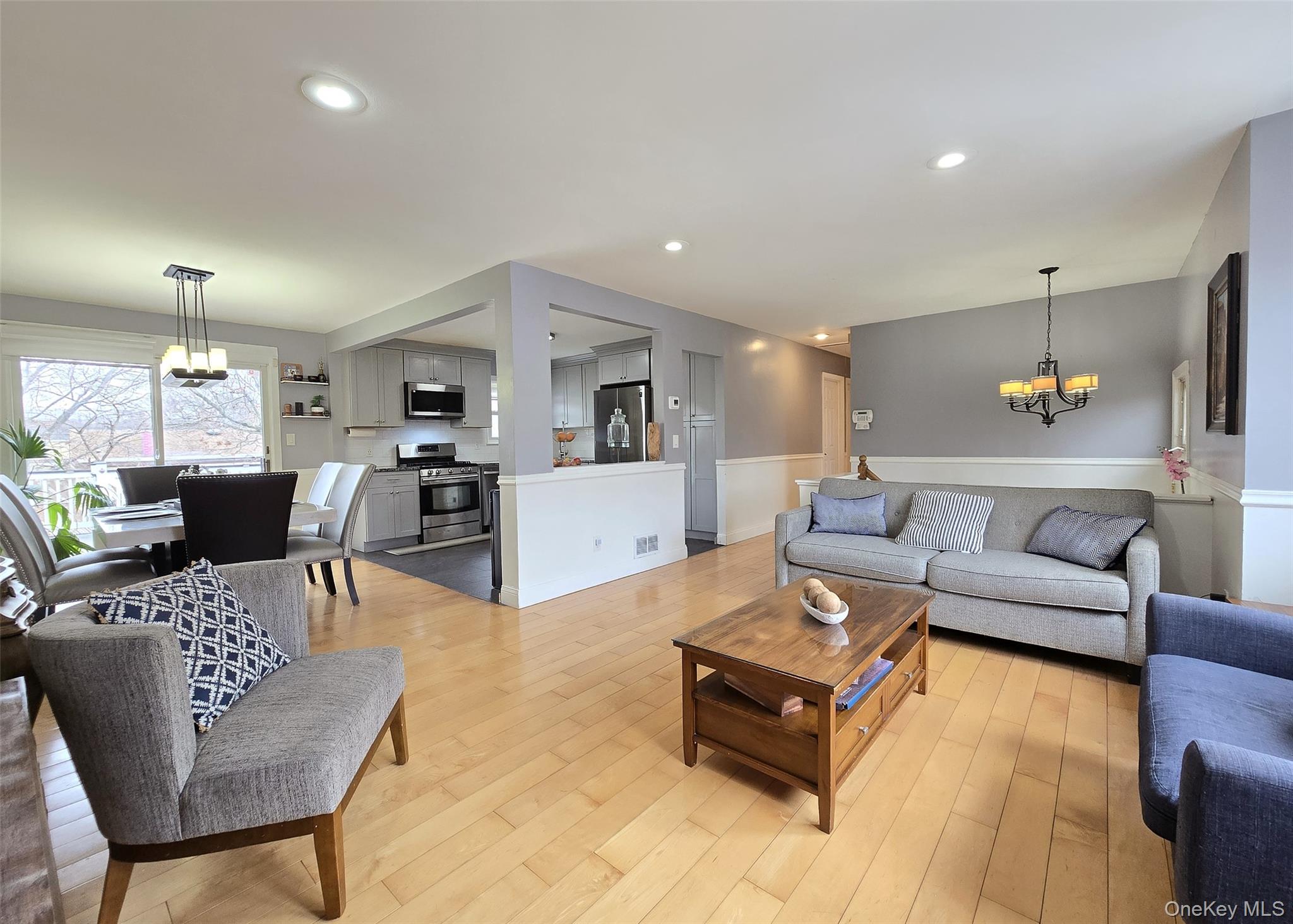 #3 photo, 45 Mallard Avenue, מחוז סאפוק Selden , NY 11784