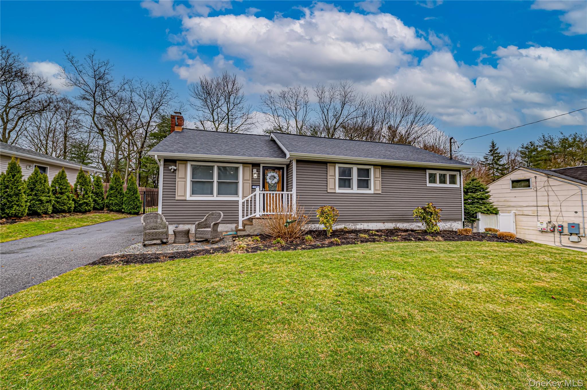 #2 photo, 19 Fairview Place, Hauppauge , NY 11788