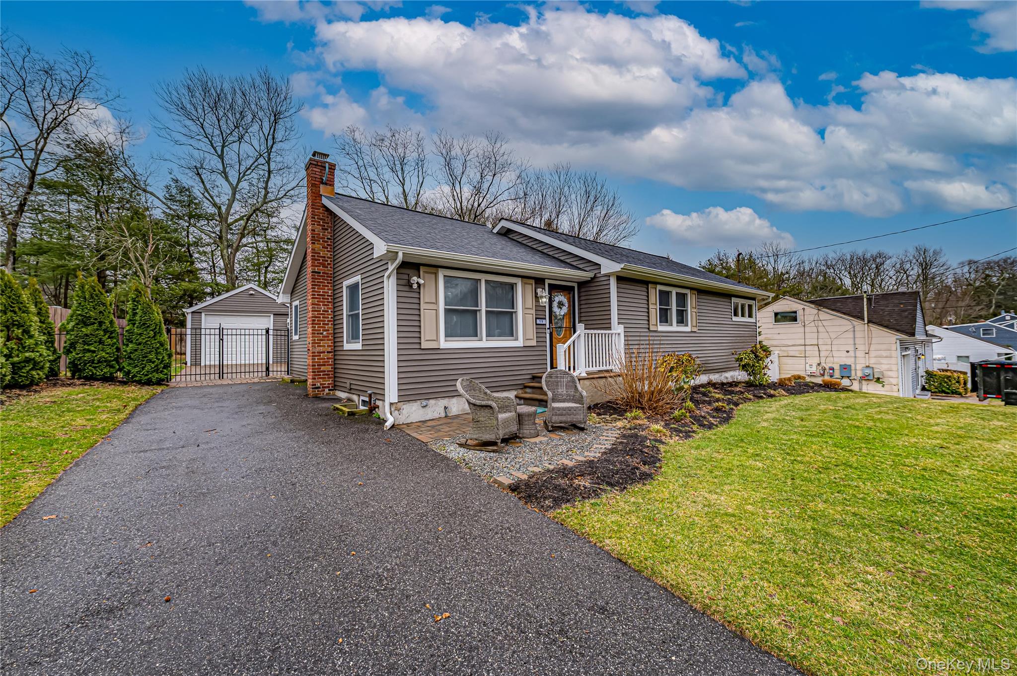 #4 photo, 19 Fairview Place, Hauppauge , NY 11788