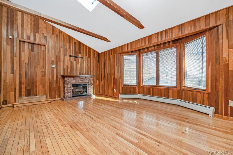 #5 photo, 356 Oakleigh Avenue, Calverton , NY 11933