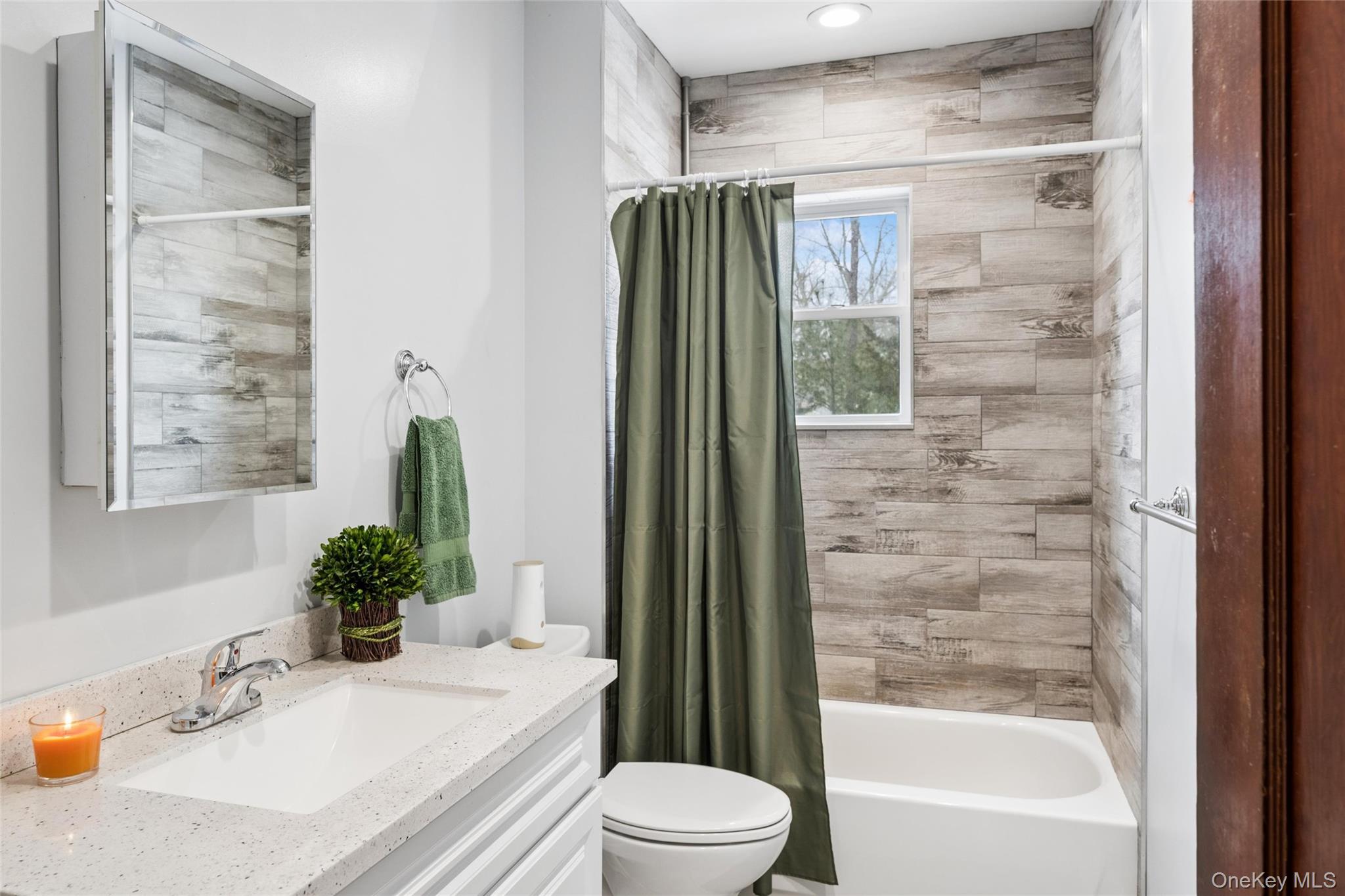 #12 photo, 5 Wedgewood Drive, מחוז סאפוק Coram , NY 11727