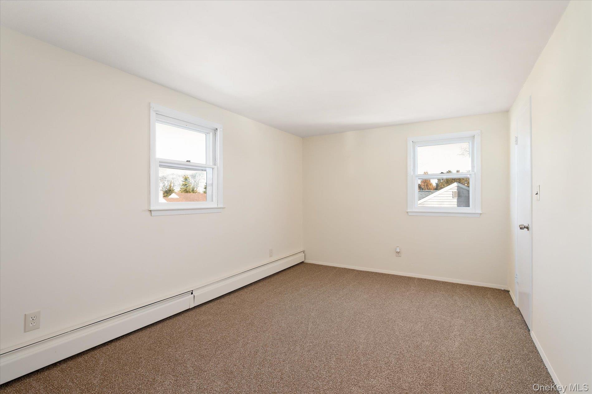 #17 photo, 16 Seneca Drive, नासाउ काउंटी Massapequa , NY 11758