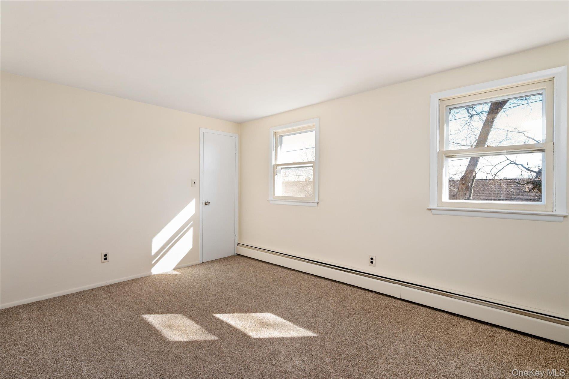 #18 photo, 16 Seneca Drive, नासाउ काउंटी Massapequa , NY 11758