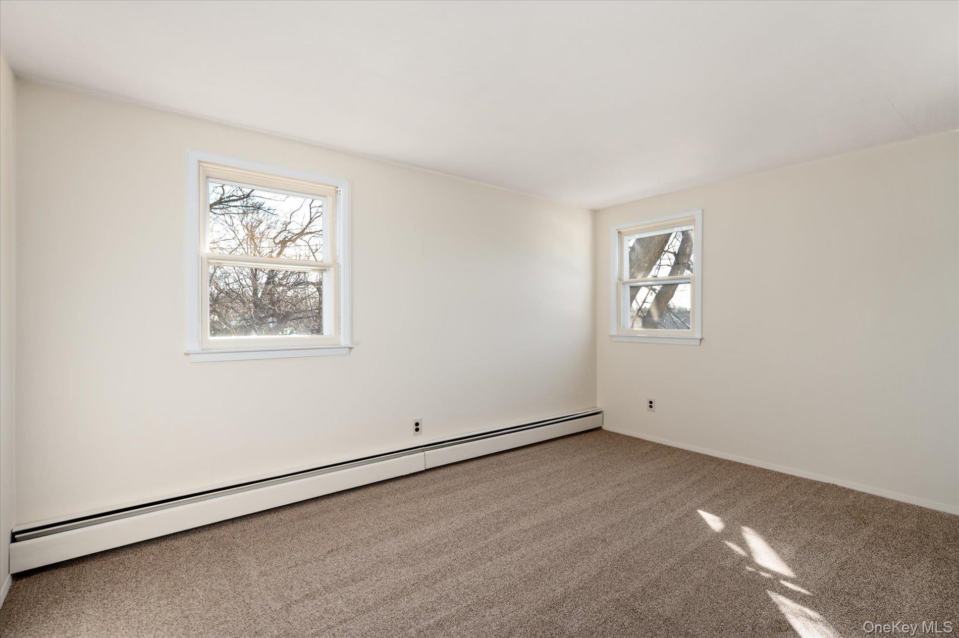 #19 photo, 16 Seneca Drive, नासाउ काउंटी Massapequa , NY 11758