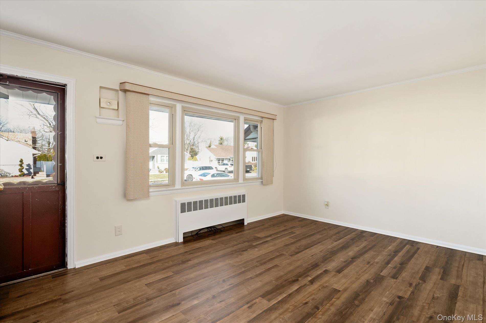 #4 photo, 16 Seneca Drive, नासाउ काउंटी Massapequa , NY 11758