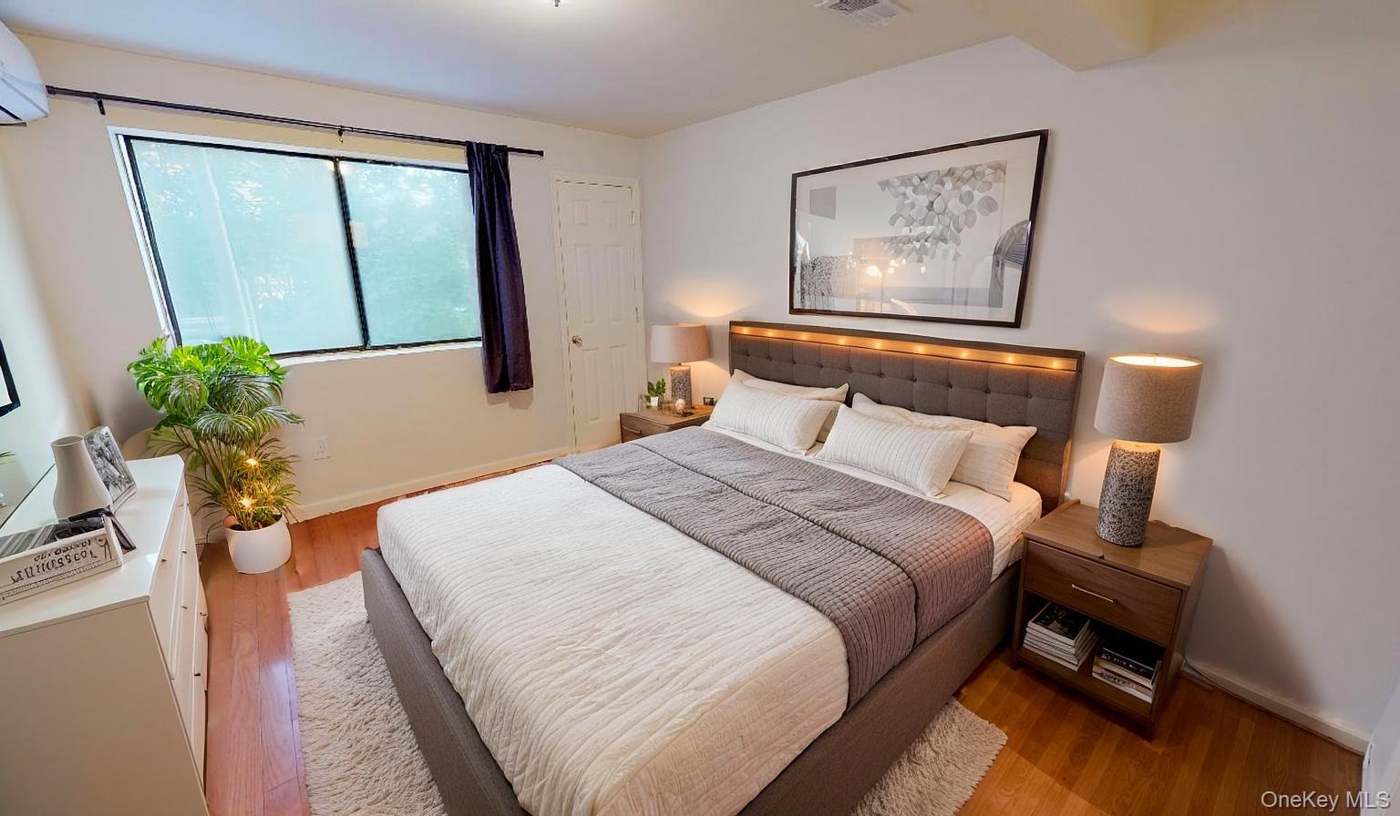 #12 photo, 110-19 72nd Road, कुईंस Forest Hills , NY 11375