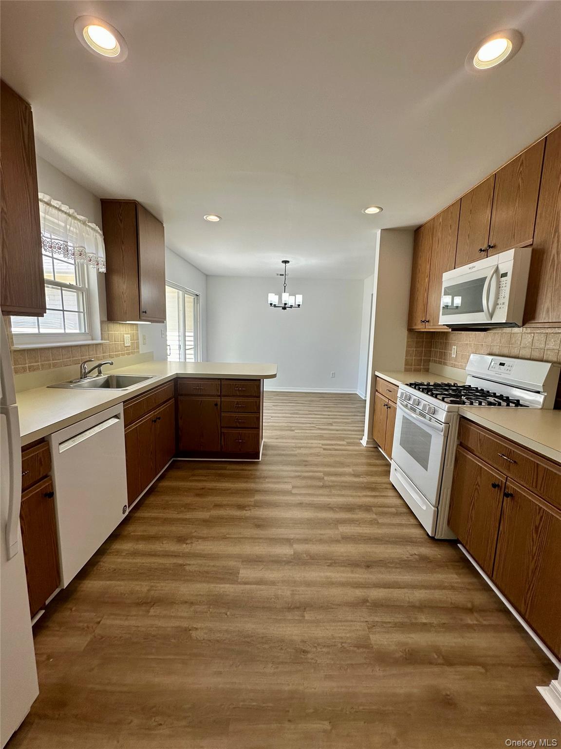 #14 photo, 1403 Pebble Beach Path, מחוז סאפוק Riverhead , NY 11901