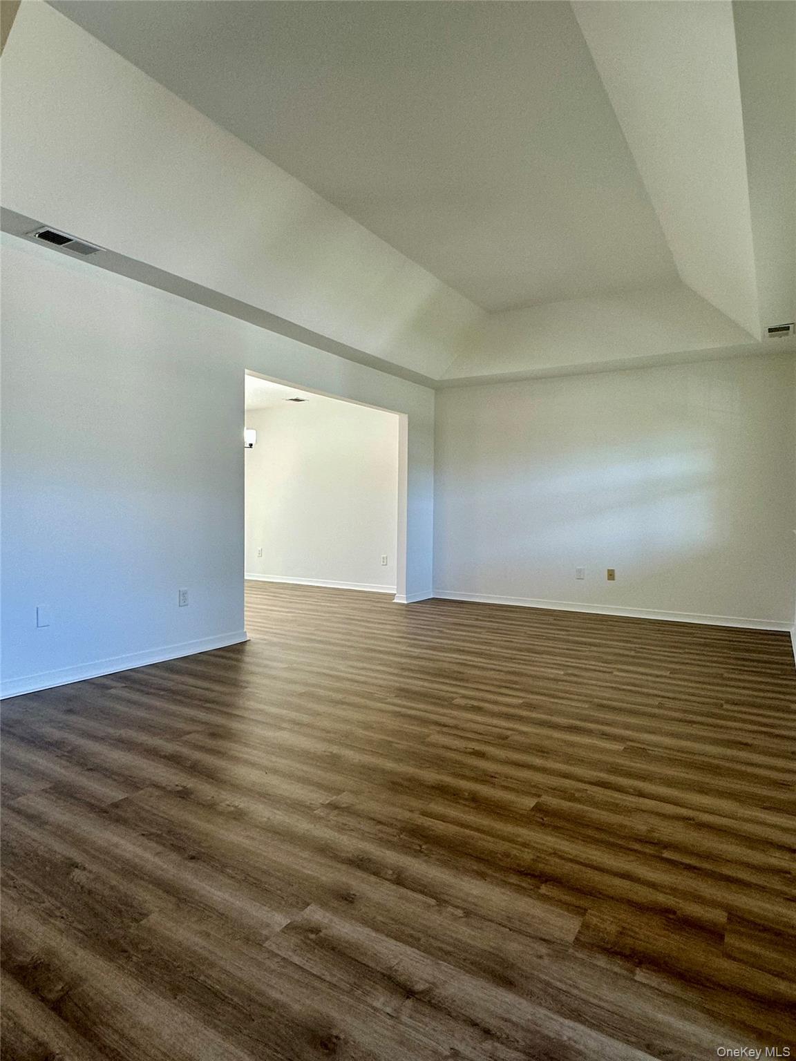 #7 photo, 1403 Pebble Beach Path, מחוז סאפוק Riverhead , NY 11901