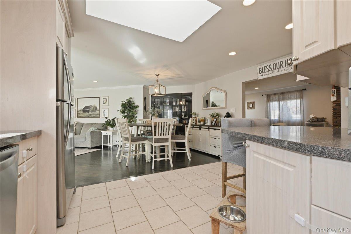 #15 photo, 17 Hawthorne Street, नासाउ काउंटी Massapequa , NY 11758