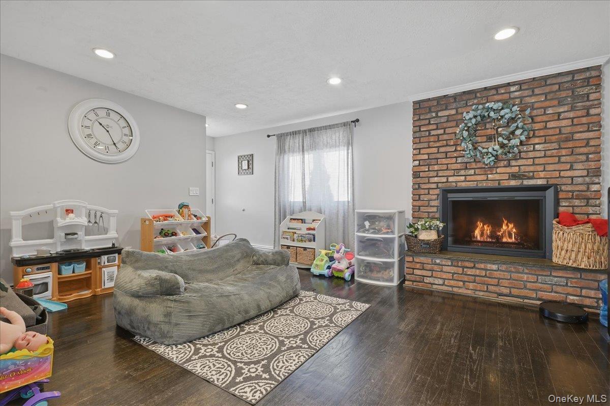 #16 photo, 17 Hawthorne Street, नासाउ काउंटी Massapequa , NY 11758