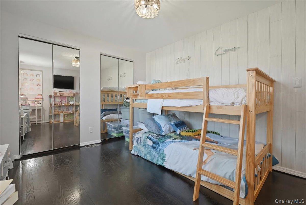 #19 photo, 17 Hawthorne Street, नासाउ काउंटी Massapequa , NY 11758