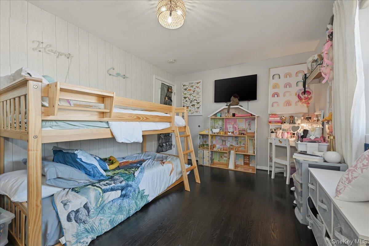 #20 photo, 17 Hawthorne Street, नासाउ काउंटी Massapequa , NY 11758