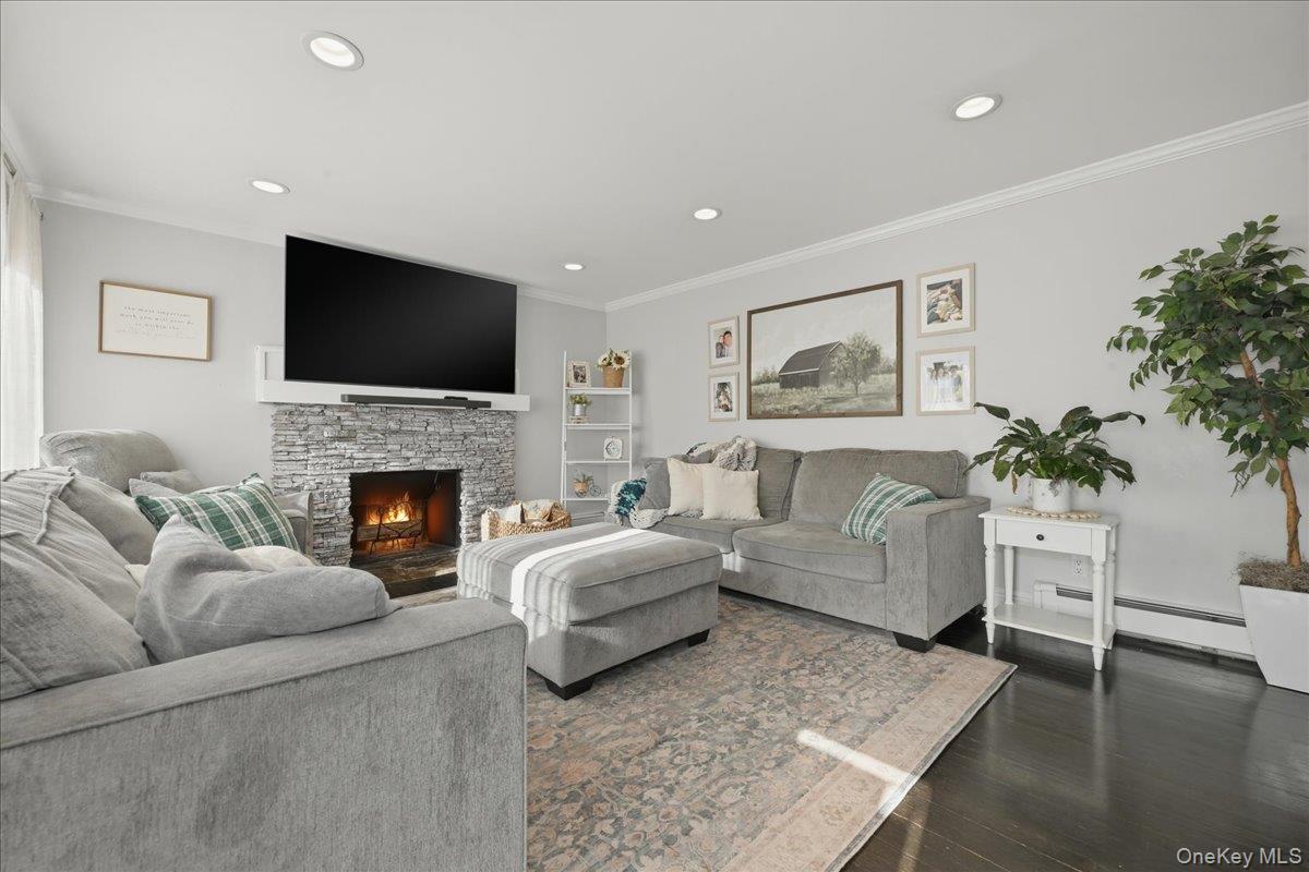 #3 photo, 17 Hawthorne Street, नासाउ काउंटी Massapequa , NY 11758