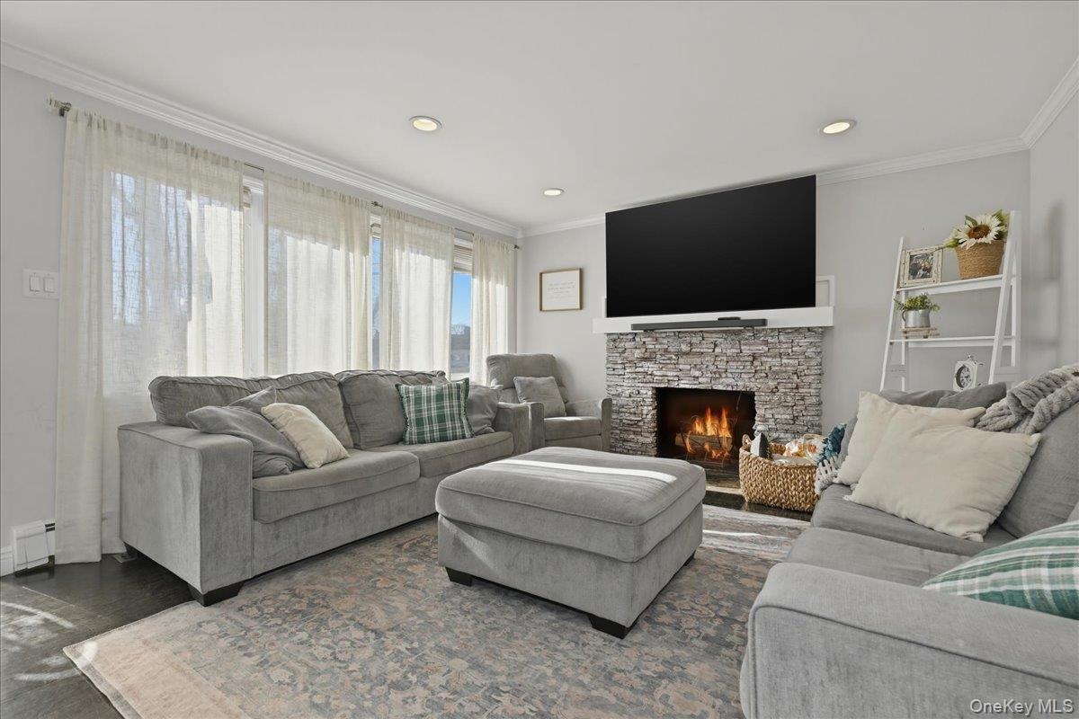 #5 photo, 17 Hawthorne Street, नासाउ काउंटी Massapequa , NY 11758