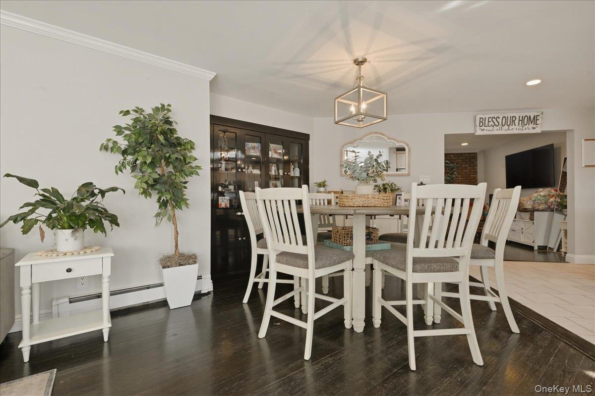 #8 photo, 17 Hawthorne Street, नासाउ काउंटी Massapequa , NY 11758