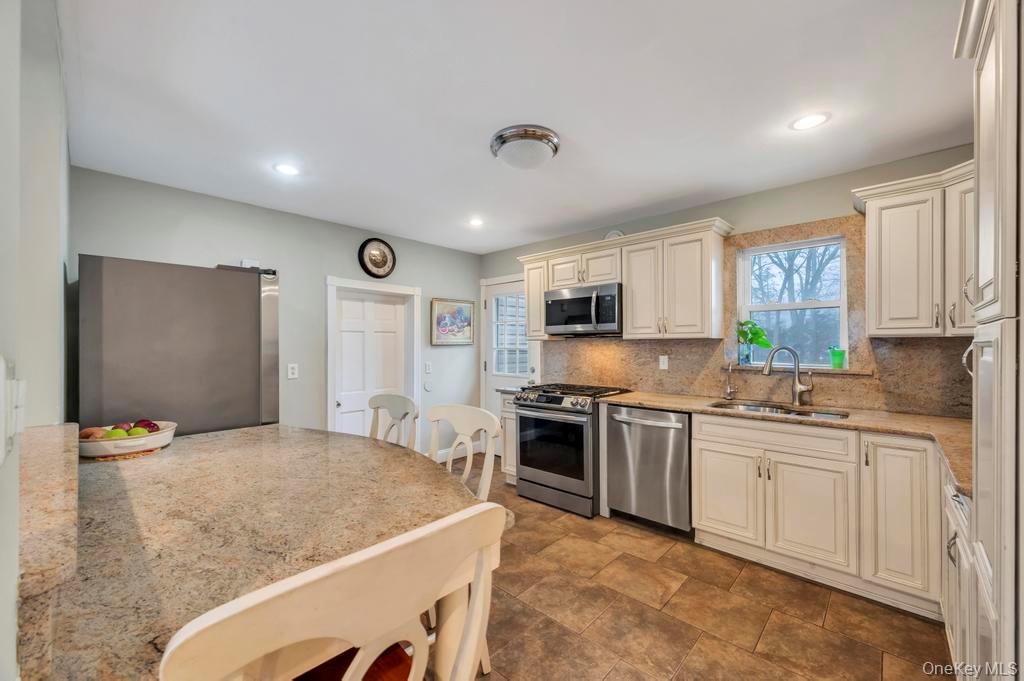 #10 photo, 159 Dawn Drive, מחוז סאפוק Centereach , NY 11720