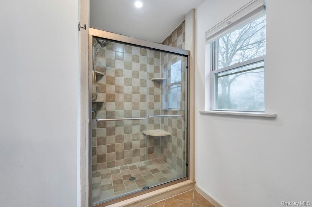 #14 photo, 159 Dawn Drive, מחוז סאפוק Centereach , NY 11720