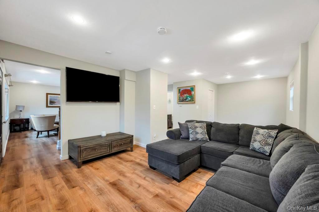 #3 photo, 159 Dawn Drive, מחוז סאפוק Centereach , NY 11720