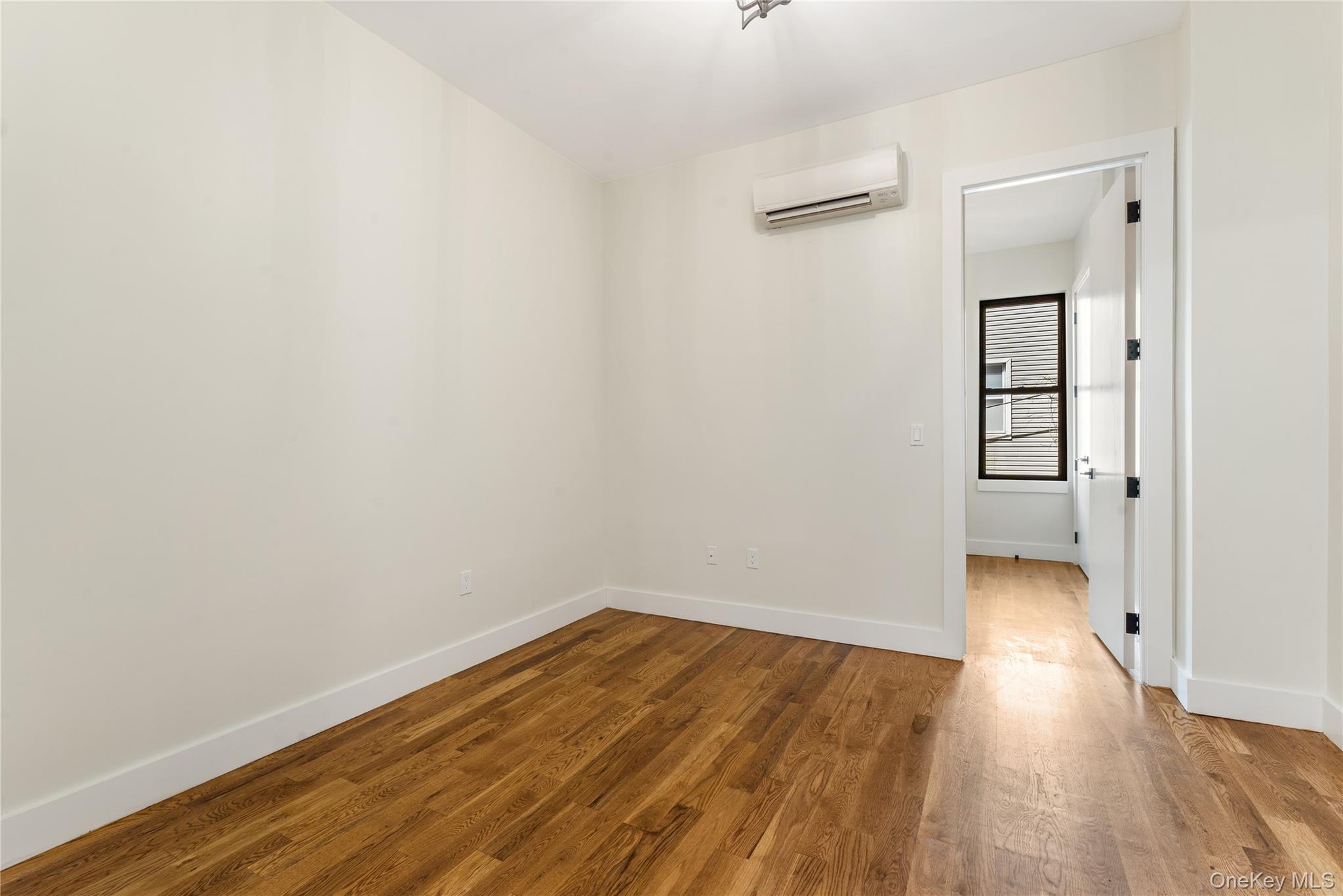 #4 photo, 42 Driggs Avenue, ब्रुकलीन Brooklyn , NY 11222