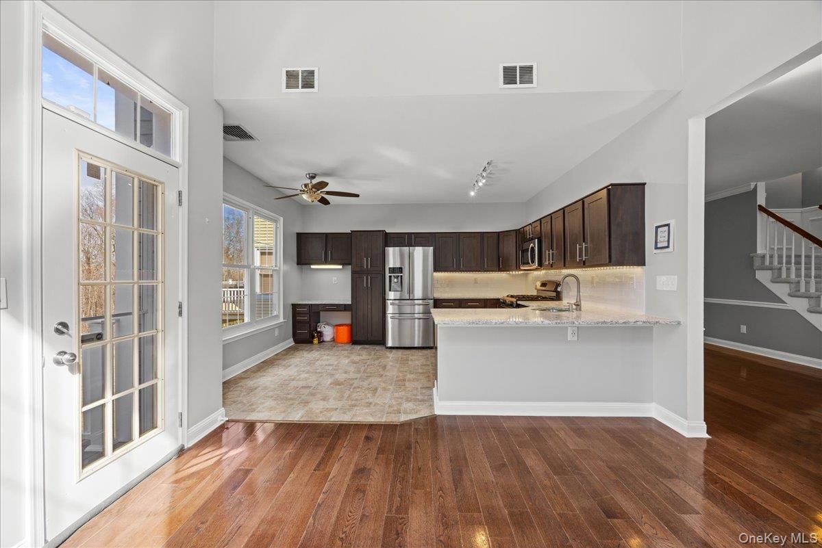 #16 photo, 192 Benefield Boulevard, 紐約州 Peekskill , NY 10566