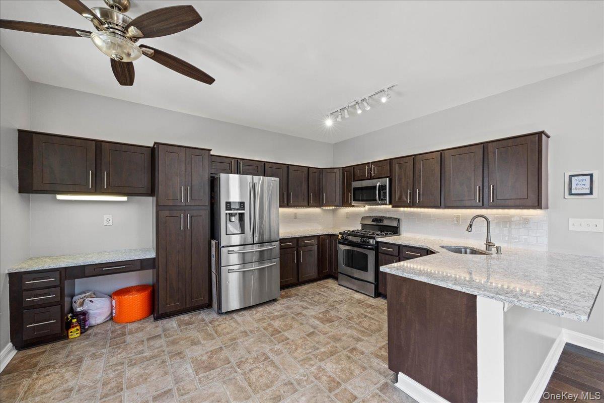 #17 photo, 192 Benefield Boulevard, 紐約州 Peekskill , NY 10566