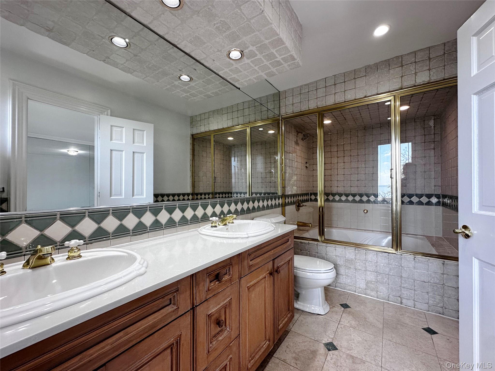 #20 photo, 1090 Bayhead Drive, Mamaroneck , NY 10543