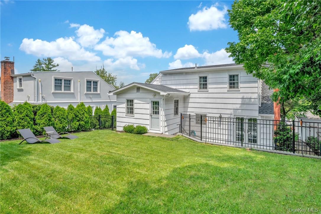 #18 photo, 72 Brook Street, Scarsdale , NY 10583