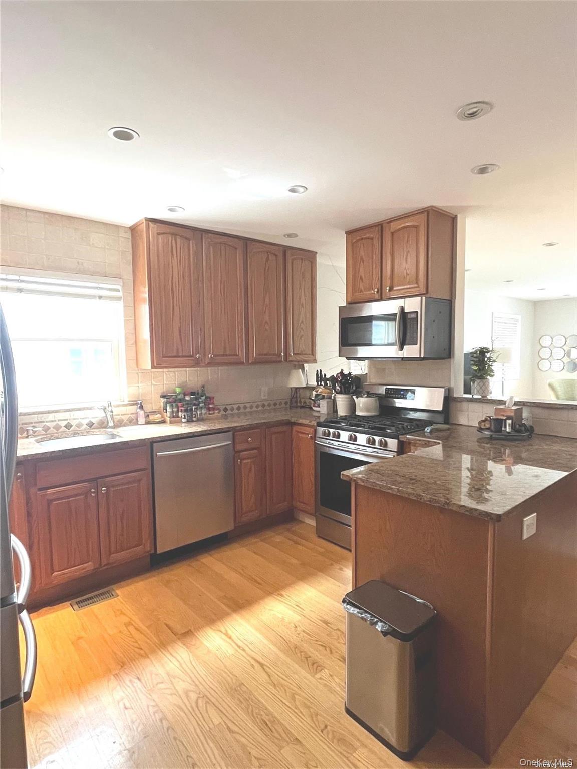 #9 photo, 442 E Beech Street, नासाउ काउंटी Long Beach , NY 11561