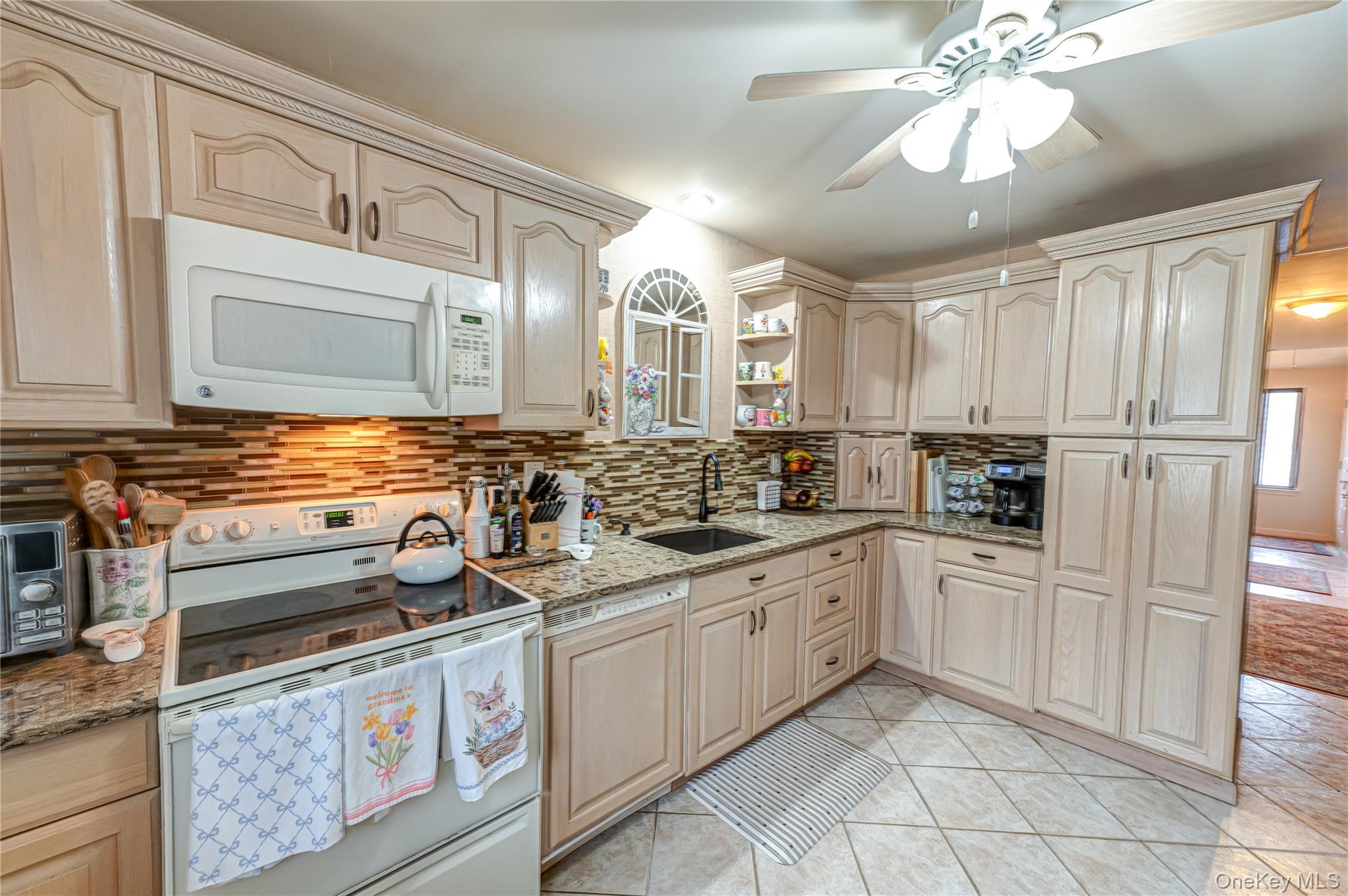 #10 photo, 12 Blue Point Road, सफ़ोक काउंटी Holtsville , NY 11742