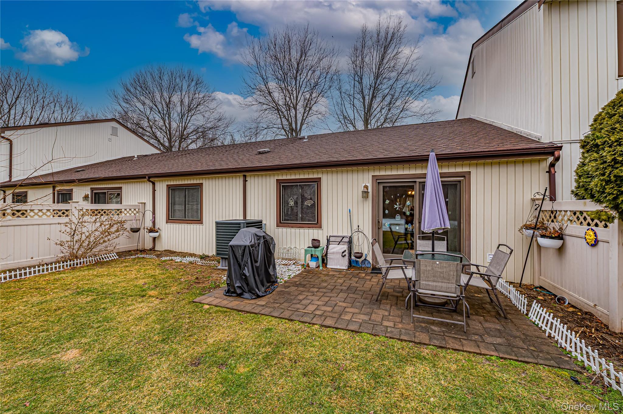 #5 photo, 12 Blue Point Road, सफ़ोक काउंटी Holtsville , NY 11742