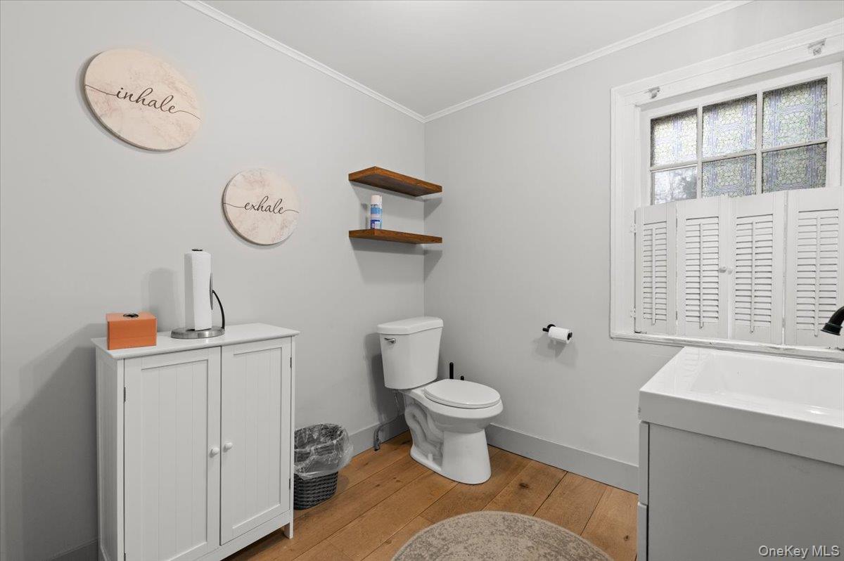 #7 photo, 64 Broadway, Amityville , NY 11701