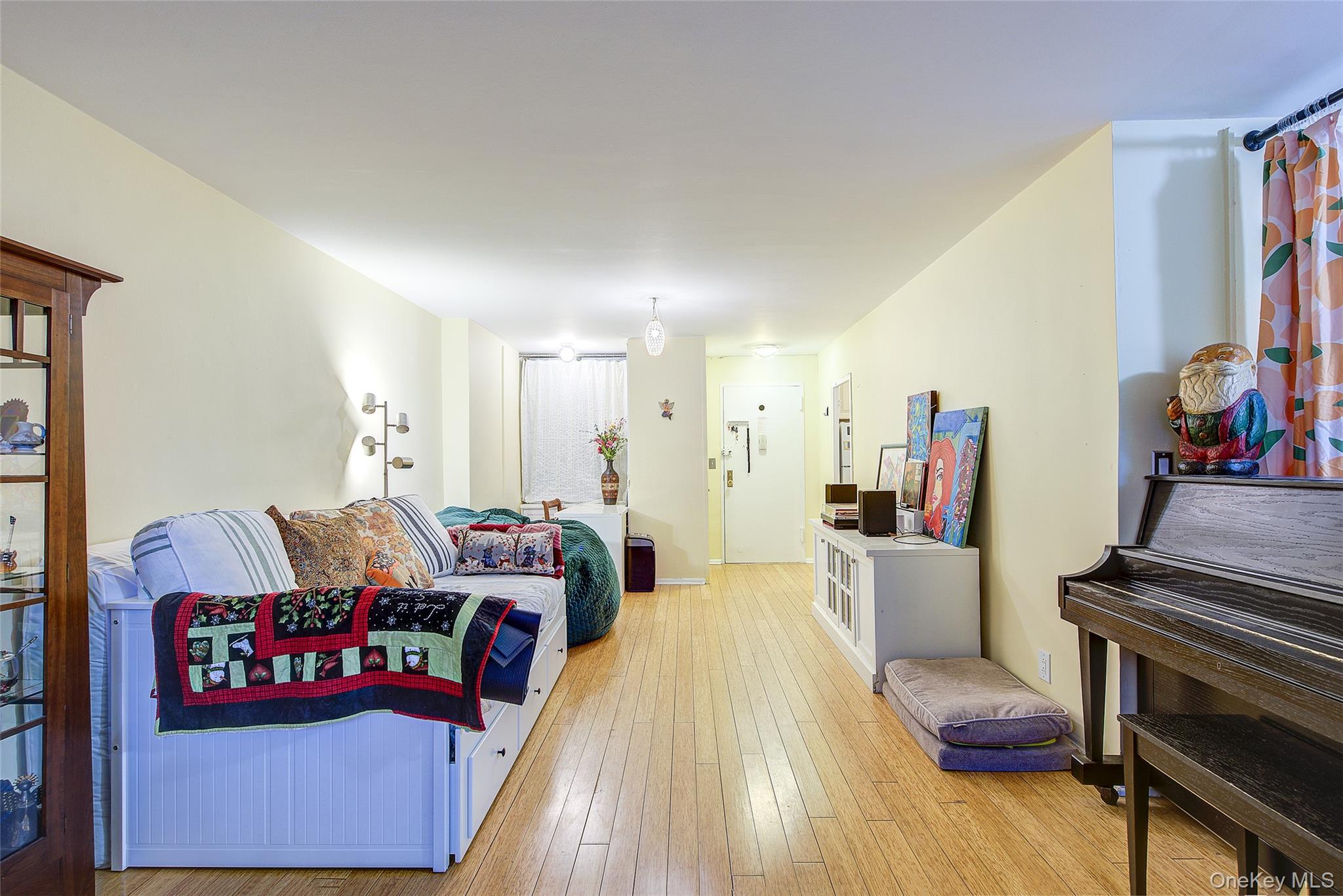 #1 photo, 39-65 52nd Street, קווינס Woodside , NY 11377