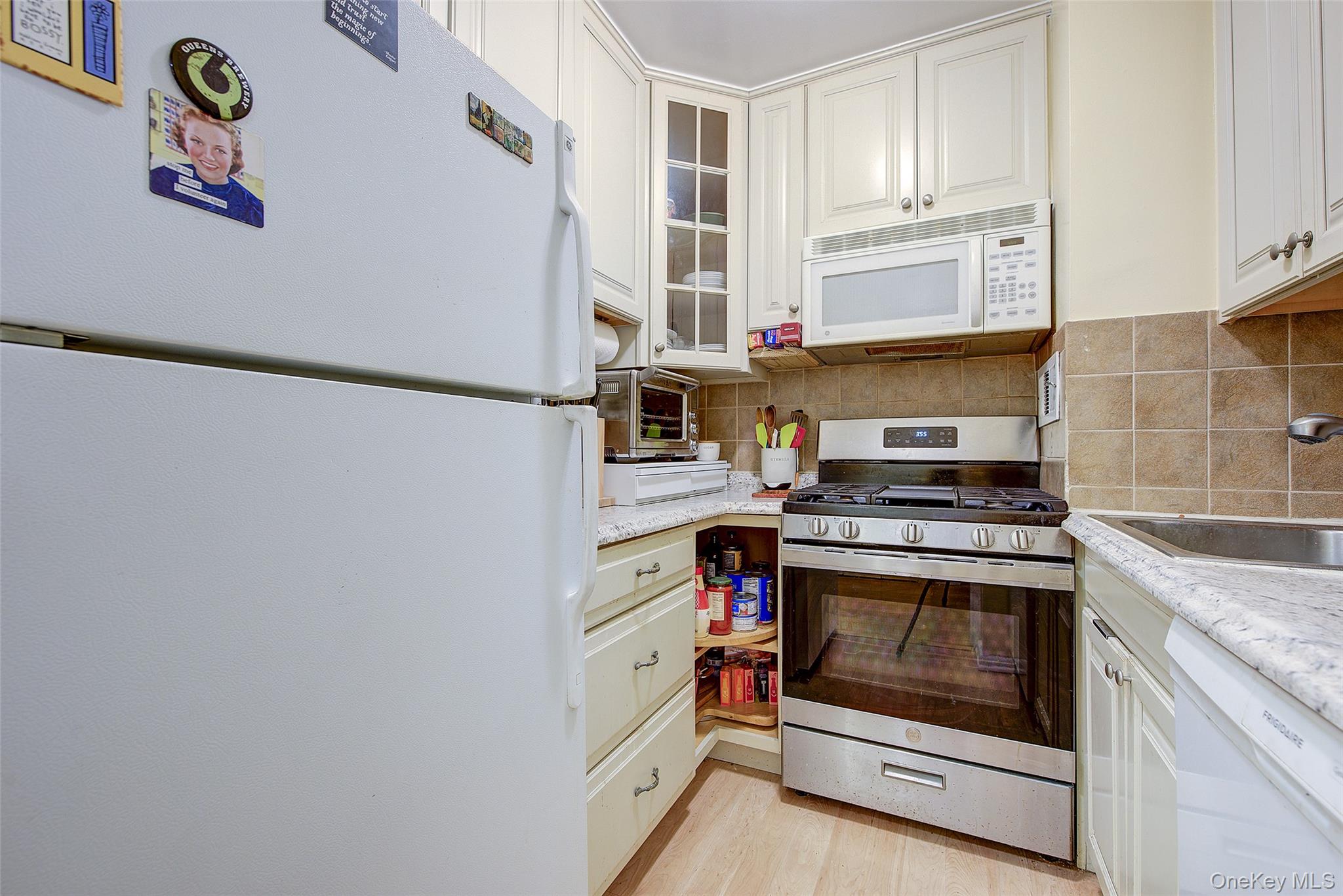 #4 photo, 39-65 52nd Street, קווינס Woodside , NY 11377