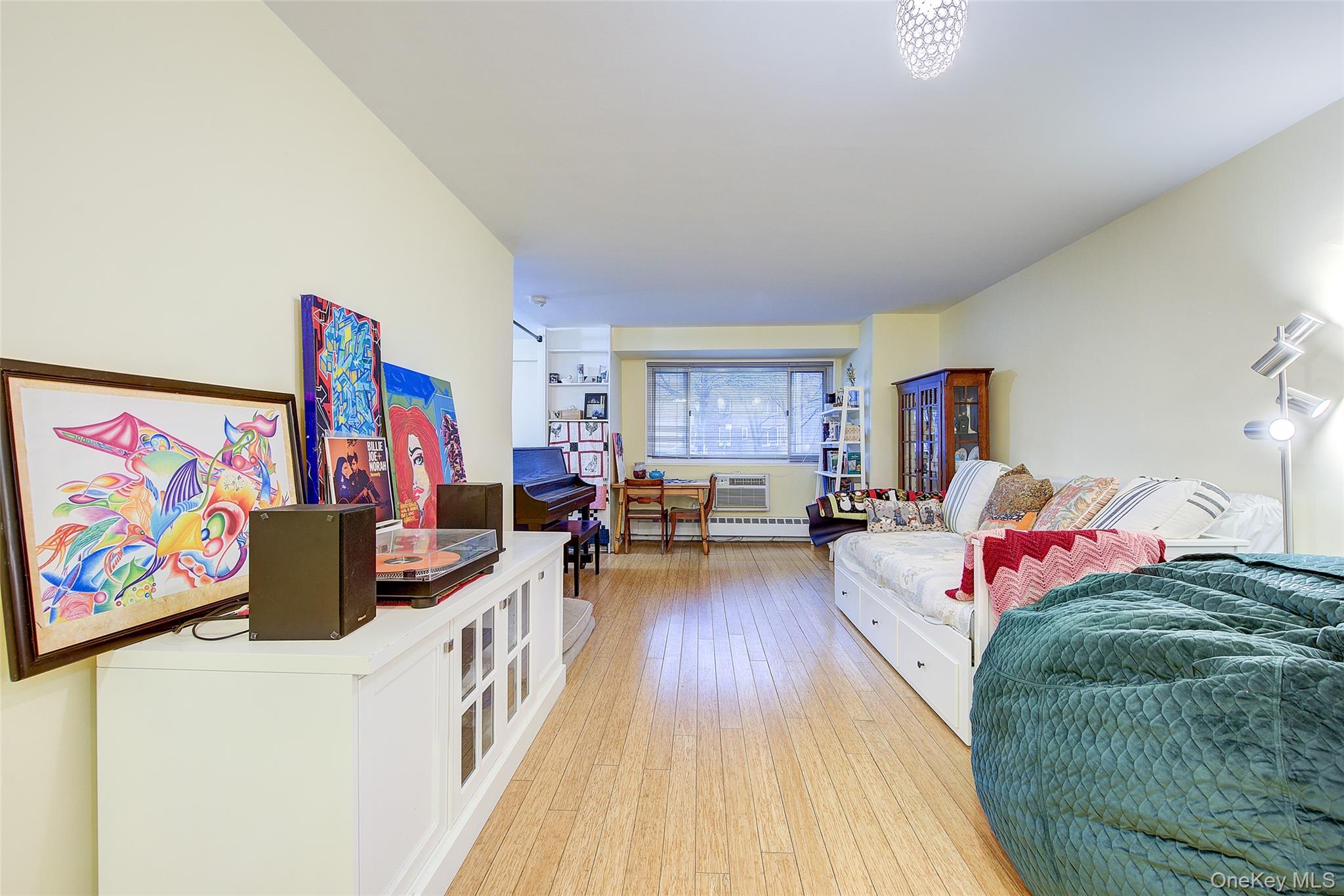 #7 photo, 39-65 52nd Street, קווינס Woodside , NY 11377