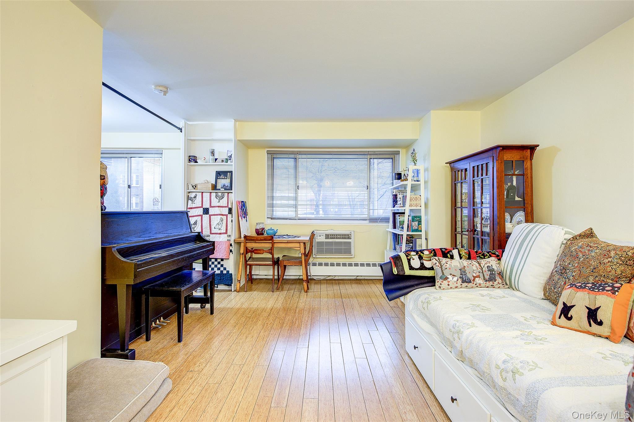 #8 photo, 39-65 52nd Street, קווינס Woodside , NY 11377