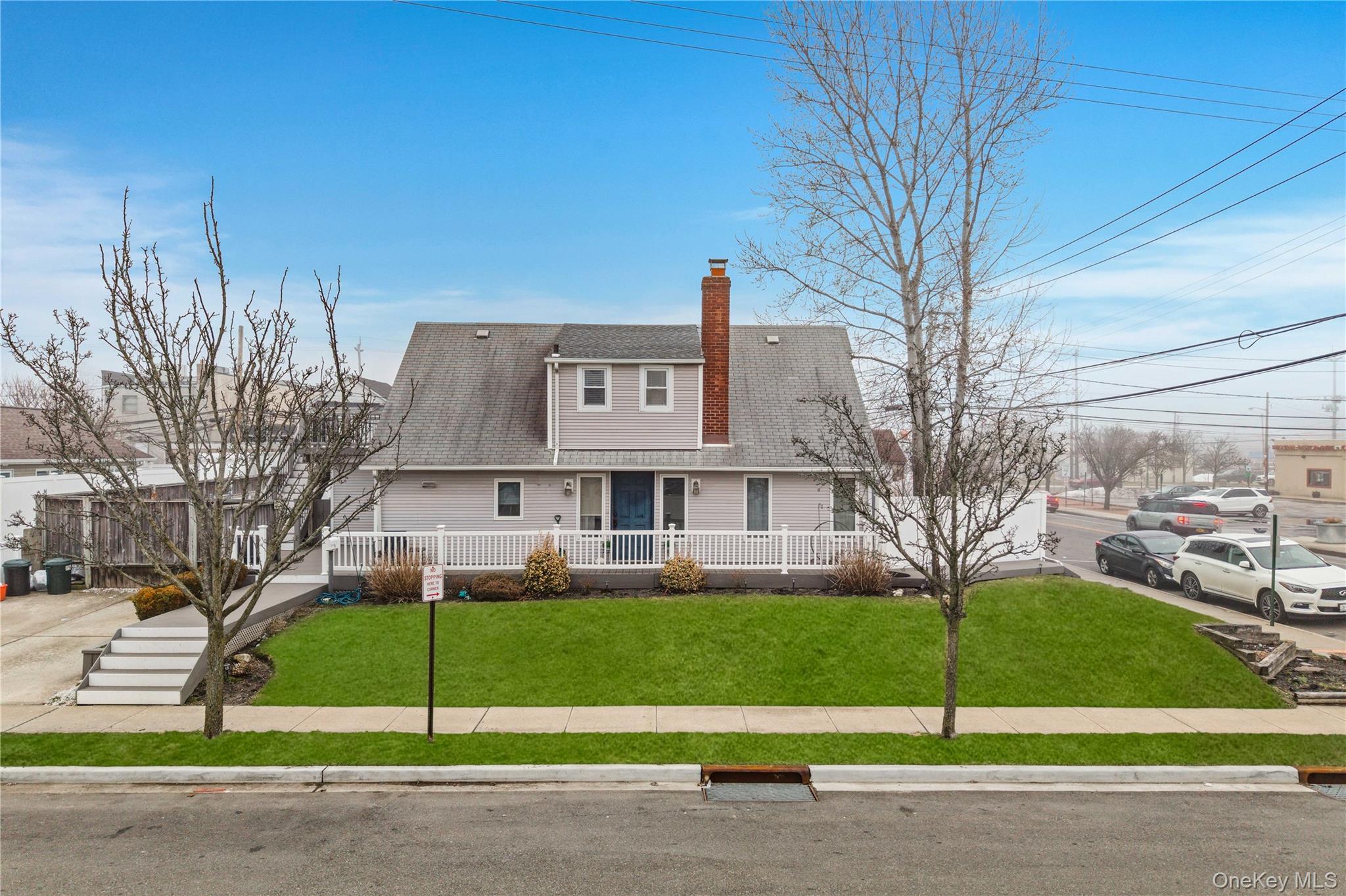 #1 photo, 96 Warwick Road, מחוז נסאו Island Park , NY 11558