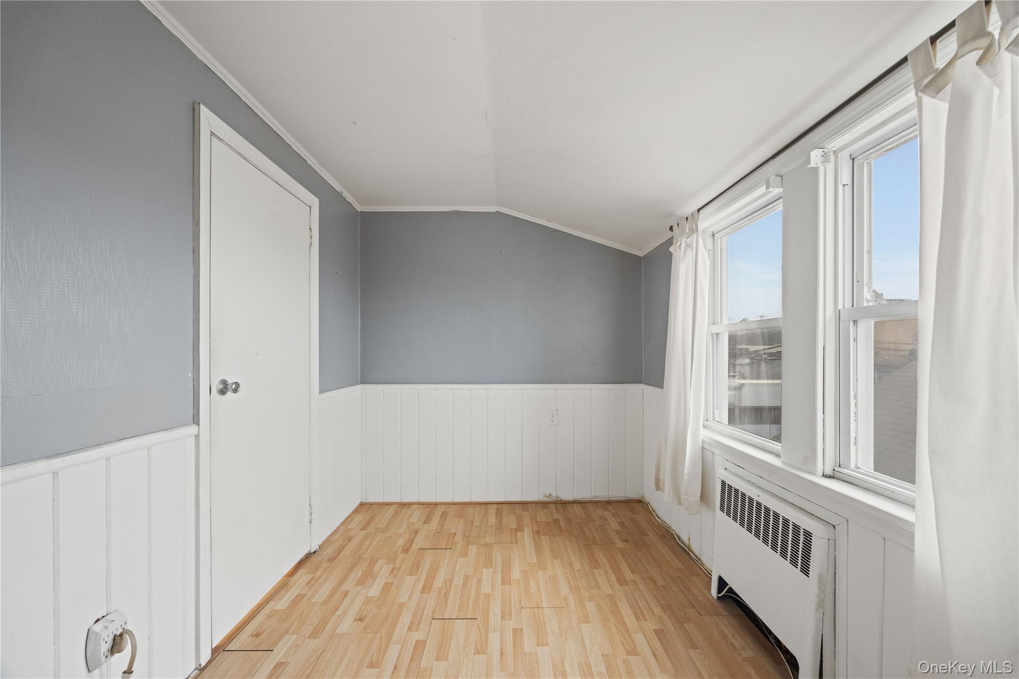 #12 photo, 96 Warwick Road, מחוז נסאו Island Park , NY 11558