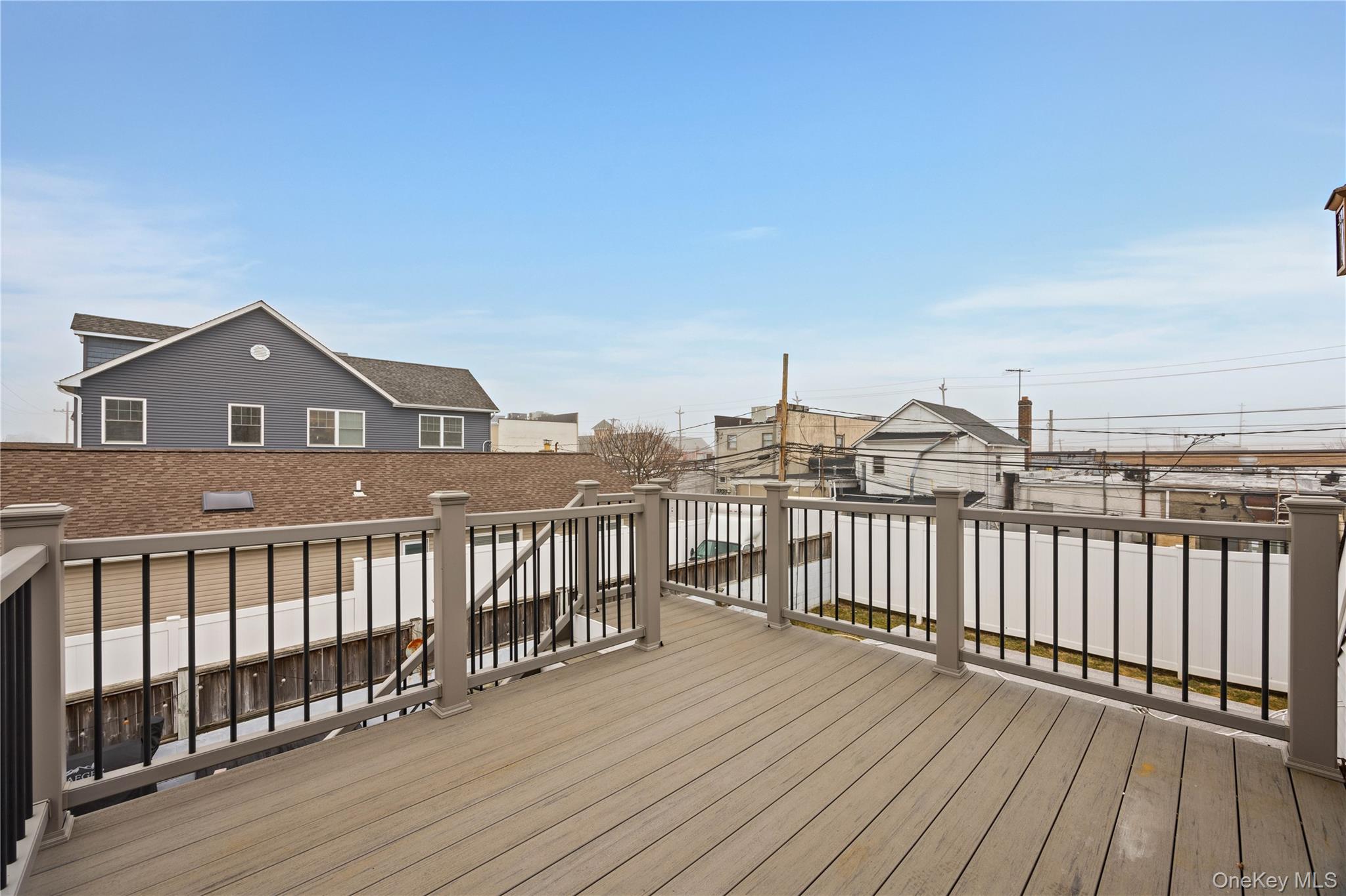 #3 photo, 96 Warwick Road, מחוז נסאו Island Park , NY 11558