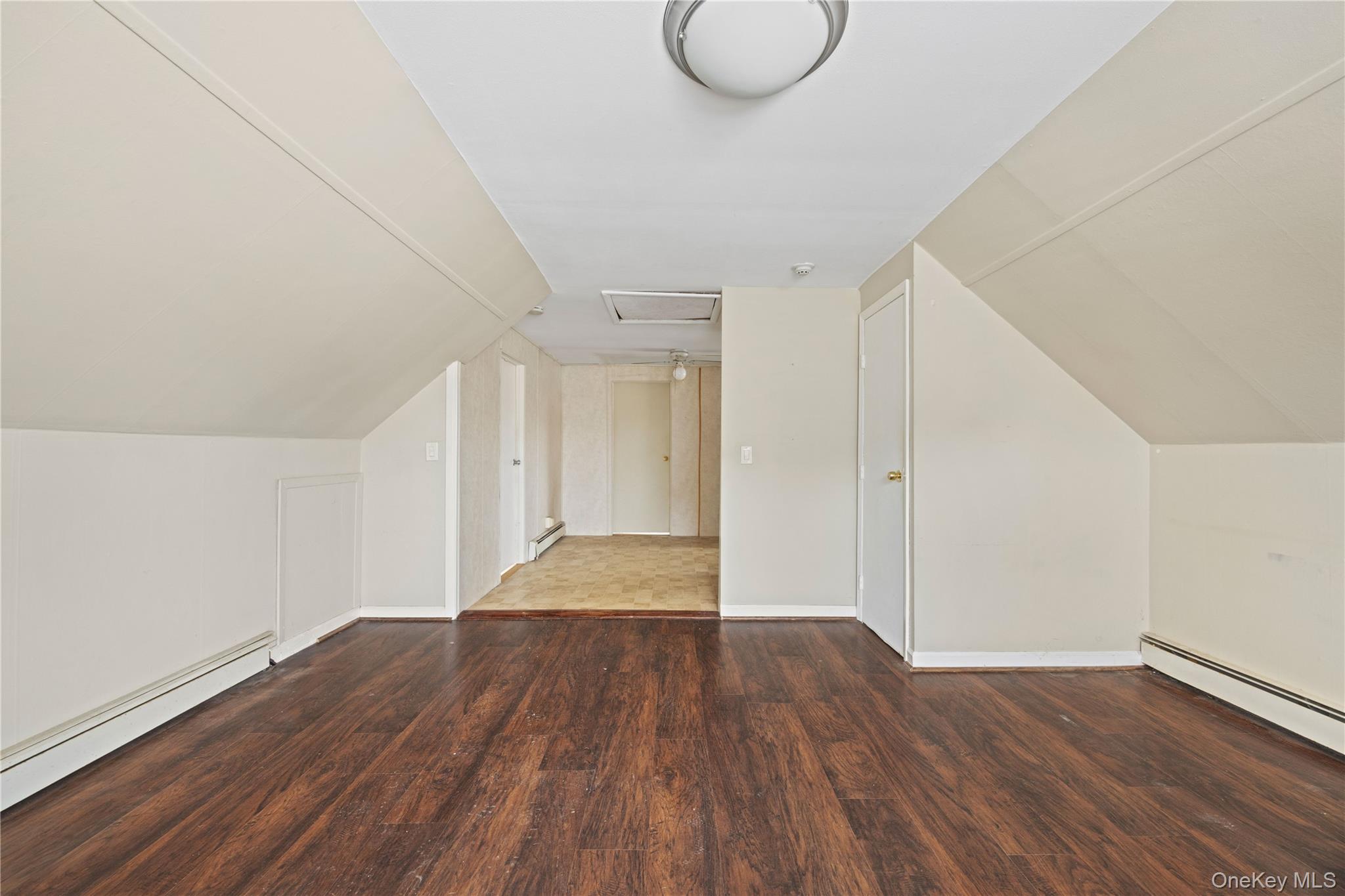 #4 photo, 96 Warwick Road, מחוז נסאו Island Park , NY 11558