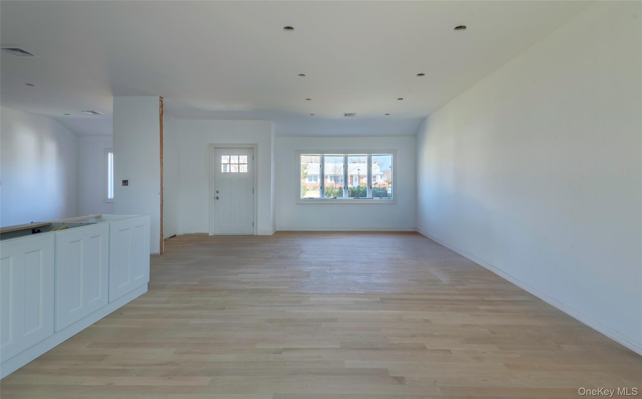 #12 photo, 1070 Maple Lane, 长岛 New Hyde Park , NY 11040