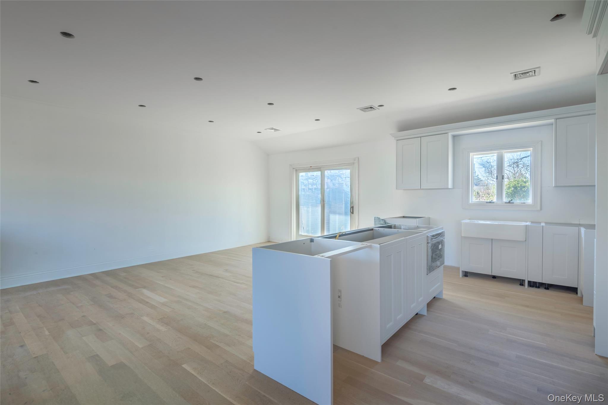 #13 photo, 1070 Maple Lane, 长岛 New Hyde Park , NY 11040