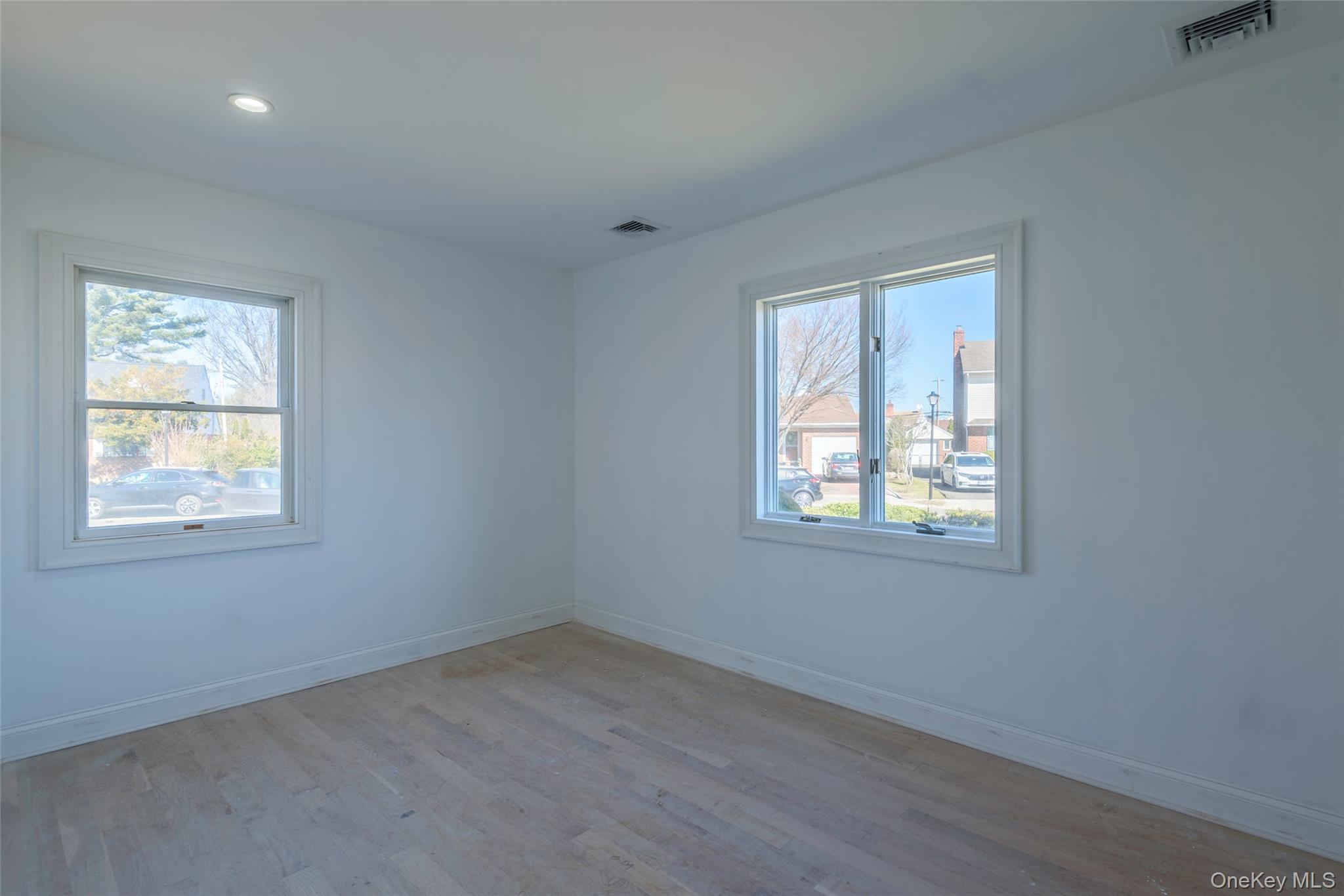 #15 photo, 1070 Maple Lane, 长岛 New Hyde Park , NY 11040