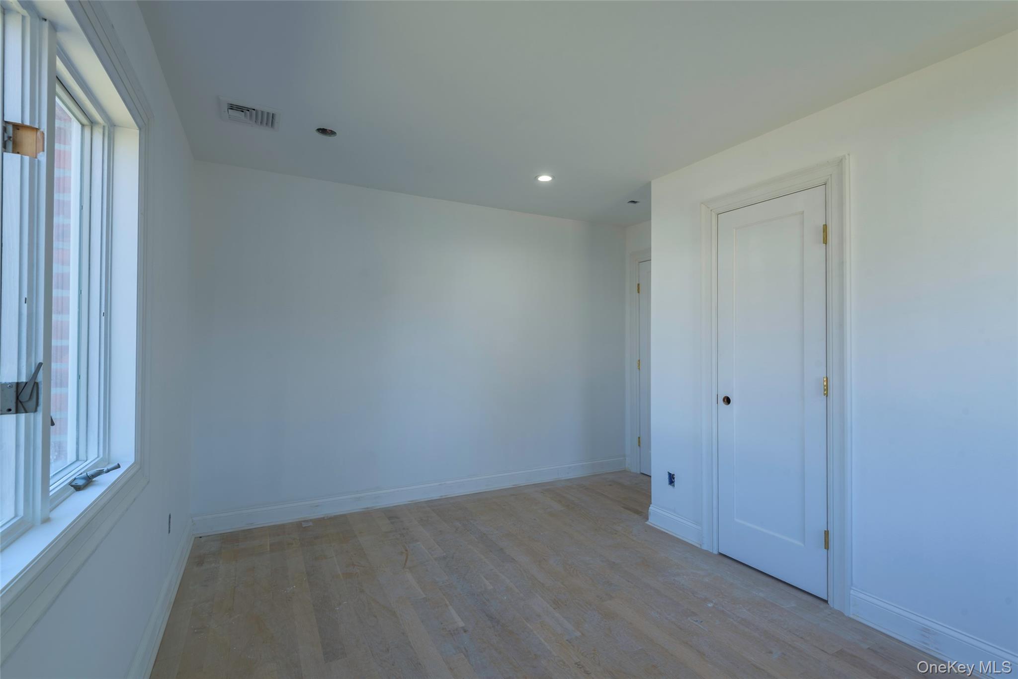 #17 photo, 1070 Maple Lane, 长岛 New Hyde Park , NY 11040