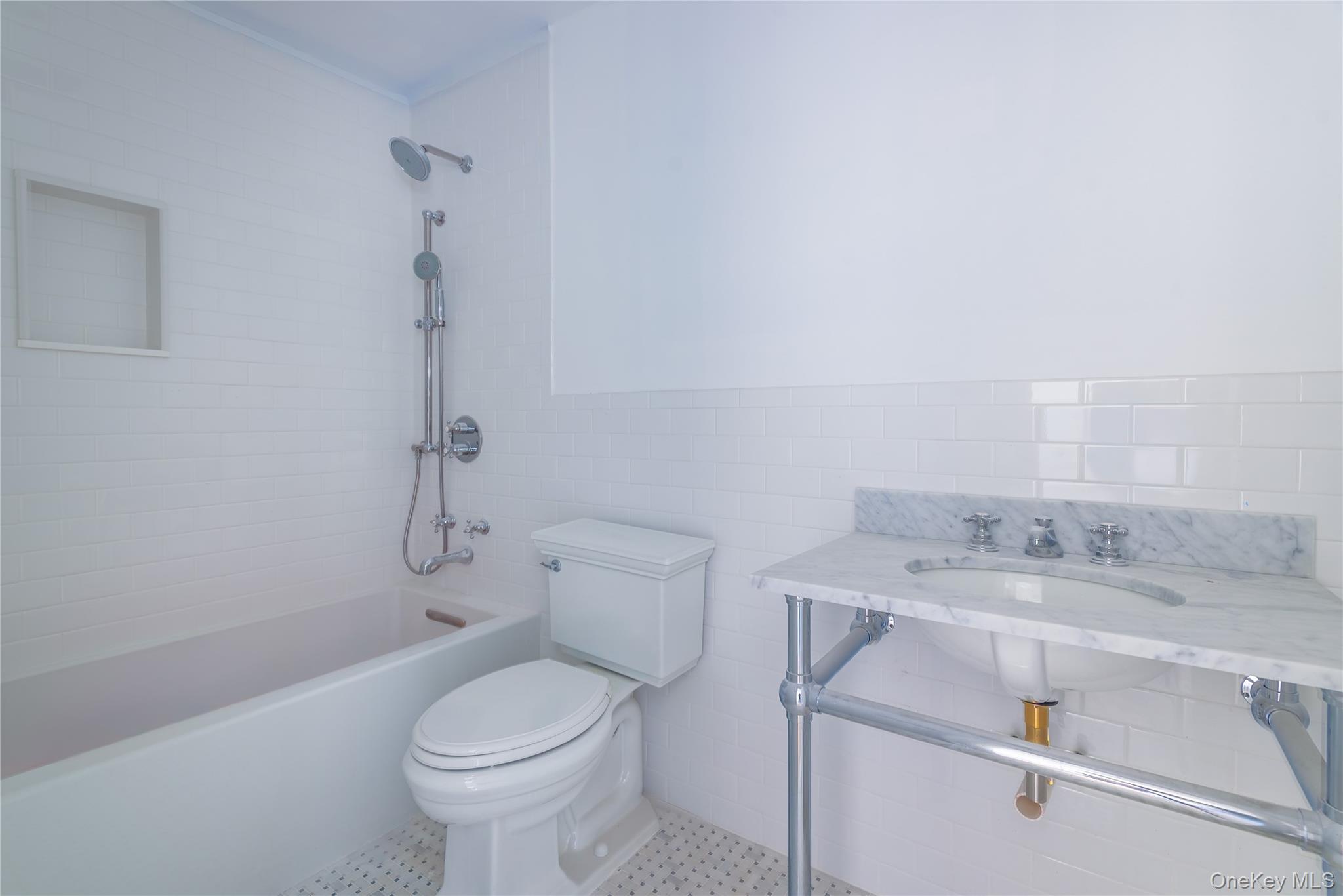 #18 photo, 1070 Maple Lane, 长岛 New Hyde Park , NY 11040