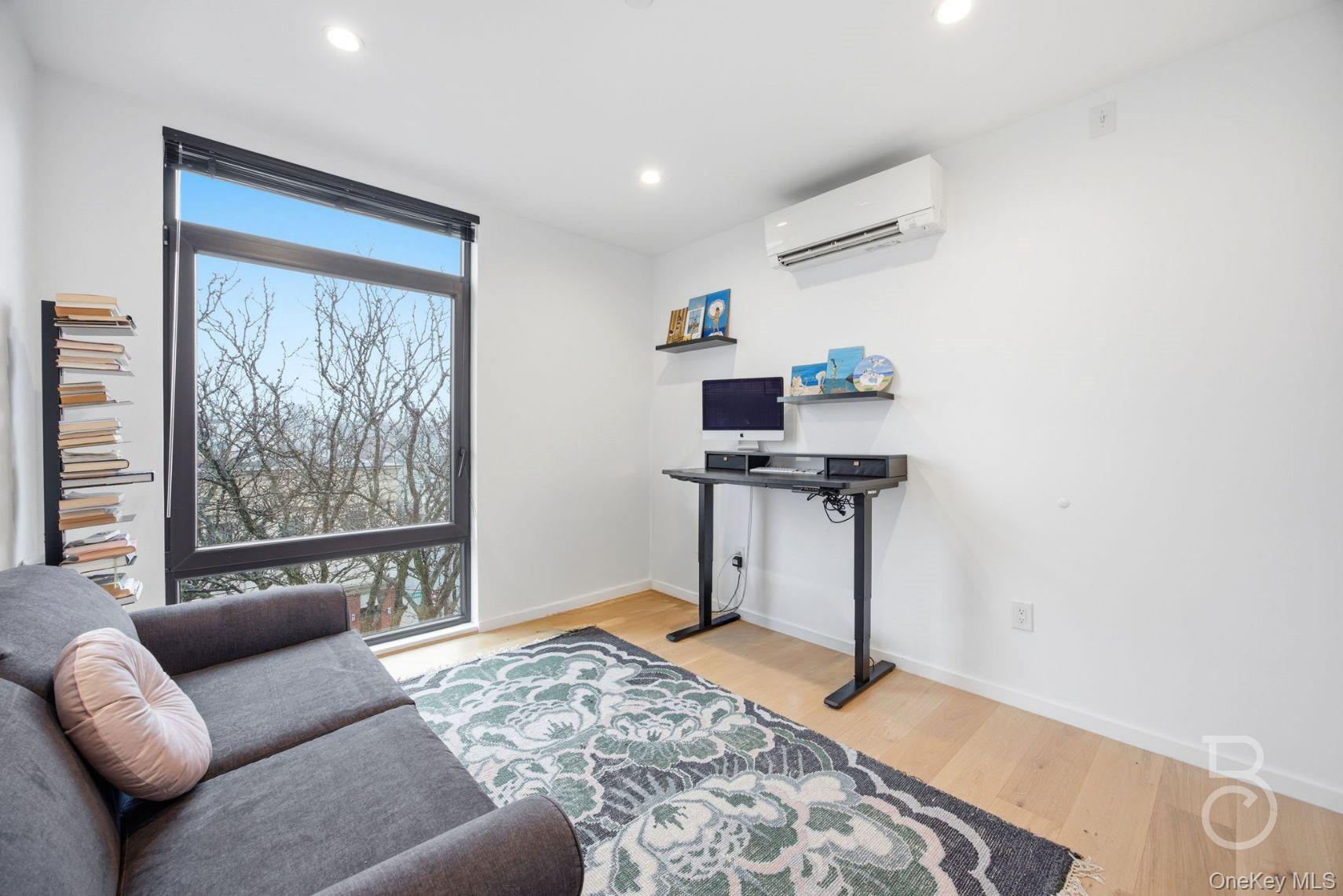 #14 photo, 20-48 Steinway Street, קווינס Astoria , NY 11105