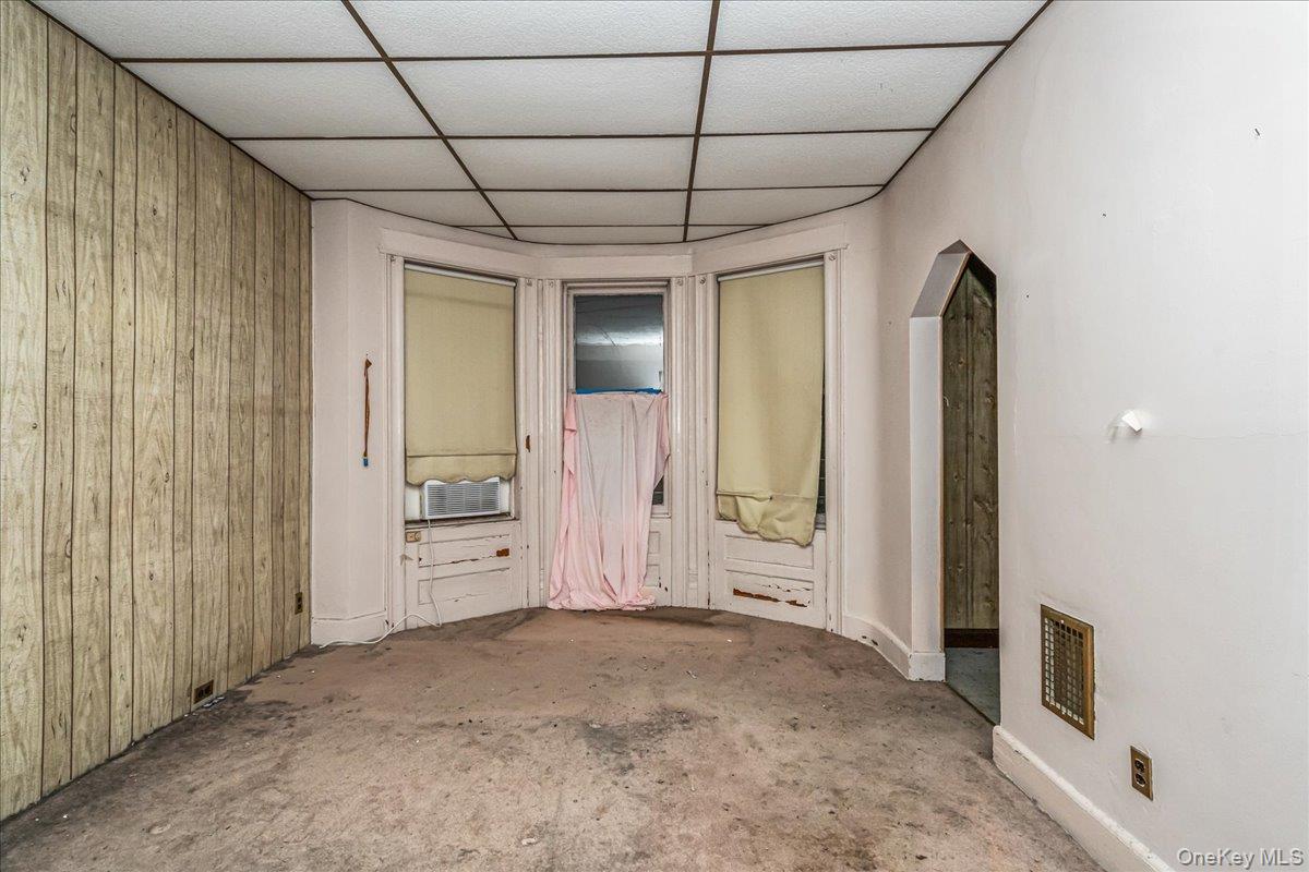 #13 photo, 94-20 86th Road, קווינס Woodhaven , NY 11421